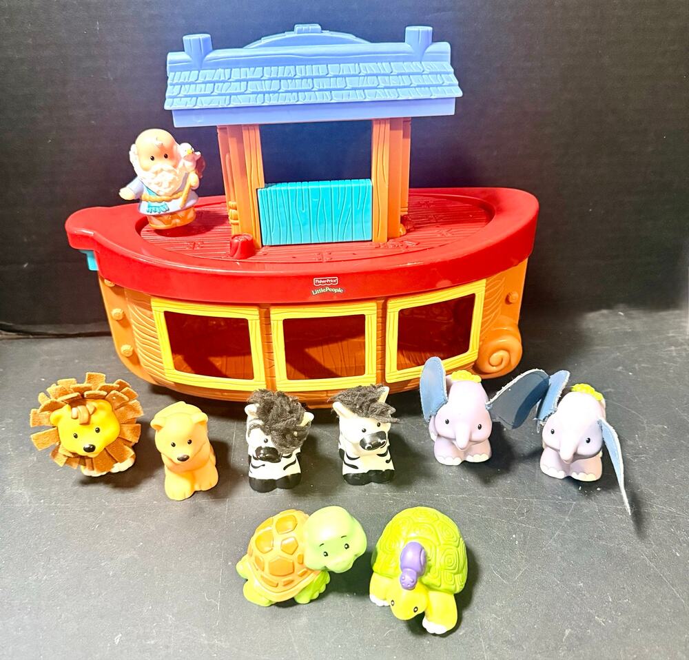 Fisher-Price Little People Noah’s Ark Playset Boat 8 animals some feely animals